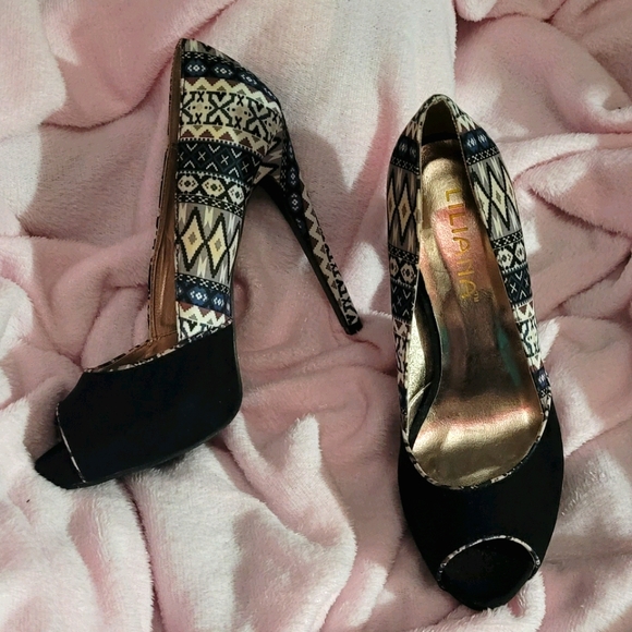 °°○◇○°°°{ Liliana Heels size 8.5 }°°°○◇○°° - Picture 1 of 6
